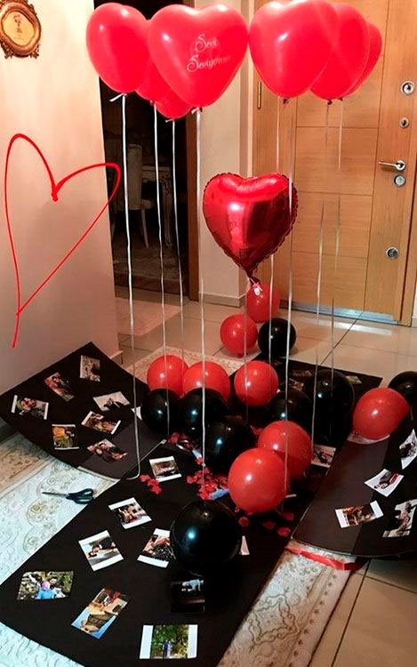 Surprise with balloons for her boyfriend