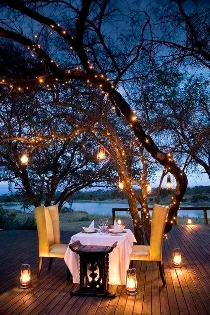 Jantar romântico em um lugar especial