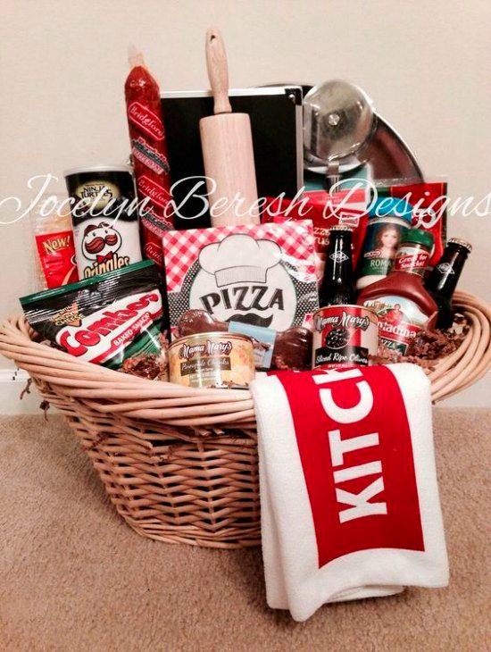 Basket with pizza kit for Mother's Day