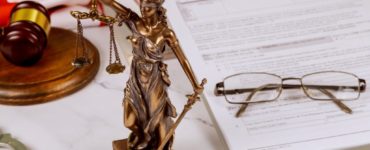 1630089408 25 gift ideas for friend a lawyer a